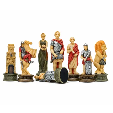 Detaillierte römische Schachfiguren: Turm, Springer, Dame, König und Löwe