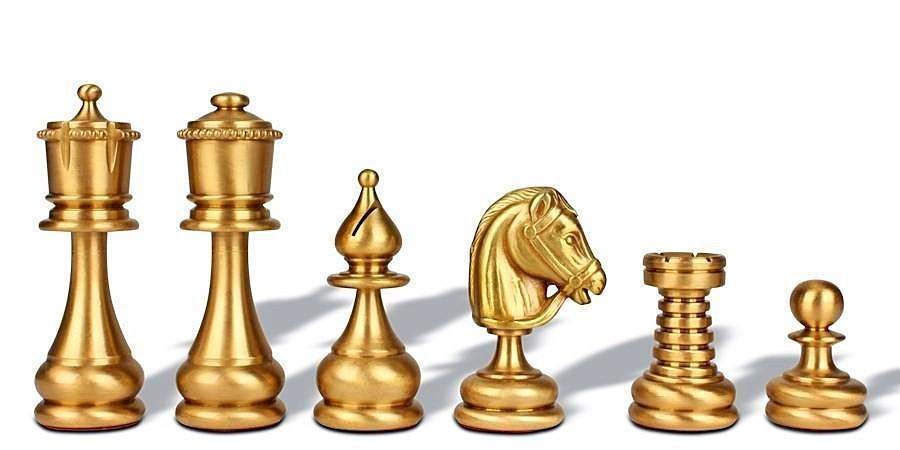 Schachspielset aus massivem Messing und Schachbrett aus Ulmen- und Heideholz mit glänzender Oberfläche – Bild 4