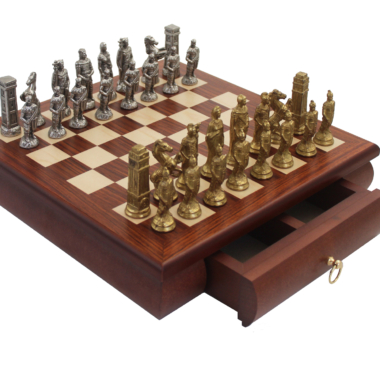 Schachspiel-Set Römer gegen Barbaren und Schachbrett aus Rosenholz mit Schublade