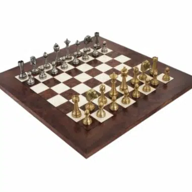 Schachspiel-Set Staunton aus massivem Messing und Schachbrett aus Nussbaum mit glänzender Oberfläche