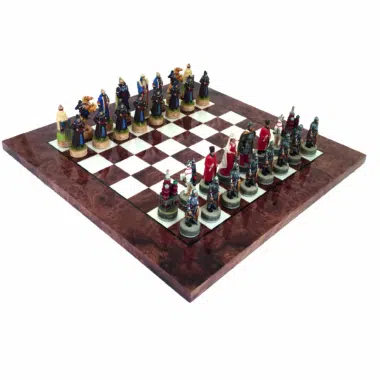 Schachspiel-Set Russen VS Mongolen und Schachbrett aus Ulmen- und Heideholz lackiert