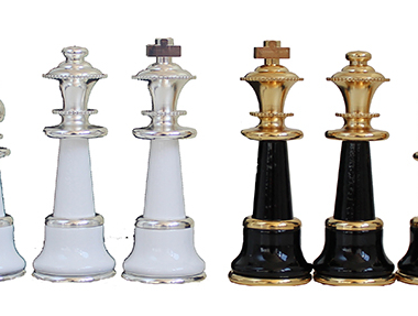 Riesen Staunton Schachfiguren aus Holz und Messing mit Gold- und Silberbeschichtung