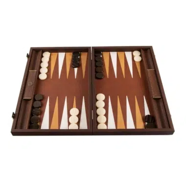 Aufgeklapptes Backgammon aus echtem braunem Leder mit Perlmutt-Steinen