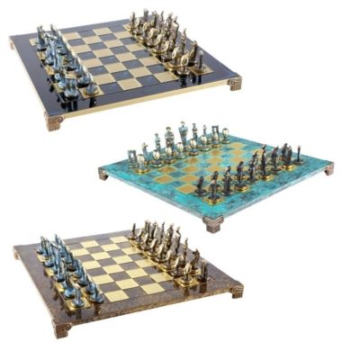 Schachspiel im zykladischen Kunststil aus massivem Messing - Blaue und Braune Figuren