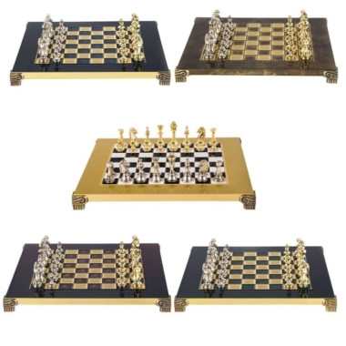 Kleines Staunton Schachspielset aus Silber- und Goldfarbenem Metall mit Metall-Schachbrett auf Fuß und Aufbewahrungskoffer