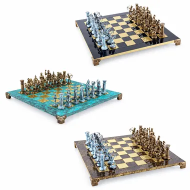 Komplettes Schachspiel, drei Ansichten von Schachbrett und Figuren in Bronze und Blaupatina