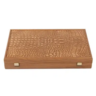 Geschlossene Backgammonbox mit geprägtem Deckel aus Kroko-Lederimitat
