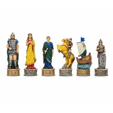 Schachfiguren zum Thema Trojanischer Krieg, sechs bemalte Figuren nebeneinander