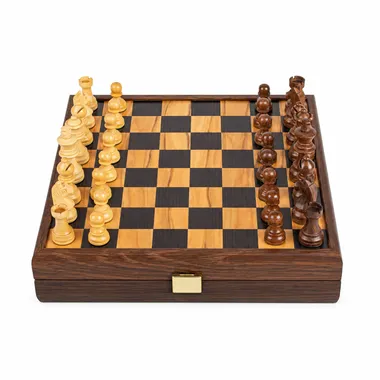 Schachset aus Olivenwurzelholz und Wenge, Figuren in Ausgangsstellung