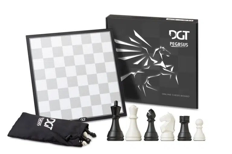 Elektronisches Schachspiel DGT Pegasus mit Verpackung, Figuren und Beutel