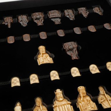 Ensemble d’Échecs Isle of Lewis – Pièces & Échiquier avec Coffret de Présentation