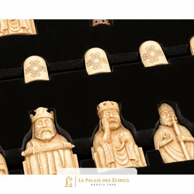Aufbewahrungsbox Isle of Lewis, Bauern und Figuren in ihren Fächern