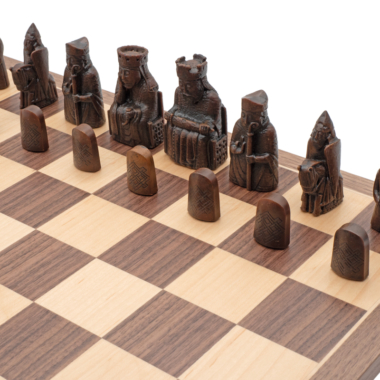 Ensemble d’Échecs Isle of Lewis – Pièces & Échiquier avec Coffret de Présentation
