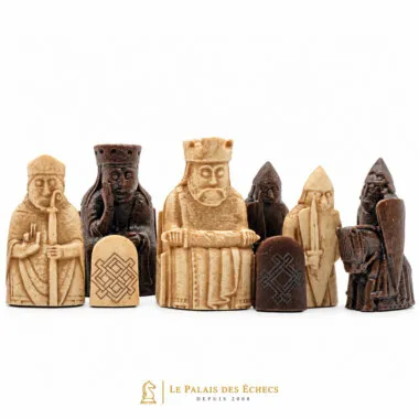 Schachfiguren Isle of Lewis, Könige, Königinnen und Krieger im Profil