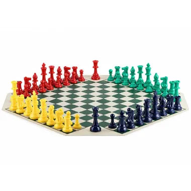 Vier-Spieler-Schachspiel mit roten, grünen, gelben und blauen Figuren auf sechseckigem Brett