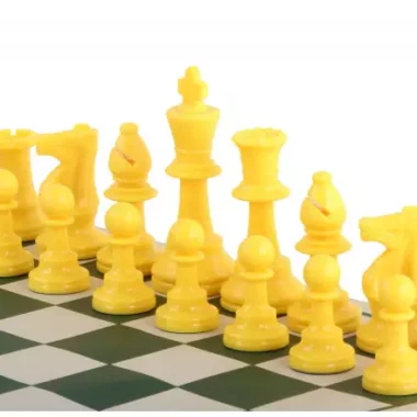 Jeu d’Echecs Multijoueurs pour Quatre – Design Interactif et Pièces Colorées Uniques