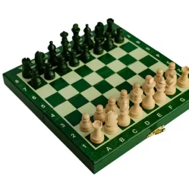 Jeu d’Echecs Magnétique Mini en Bois – Vert, Compact et Idéal pour les Voyages