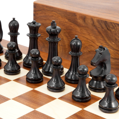 Ensemble d’échecs Championnat du Monde avec horloge et coffret en bois