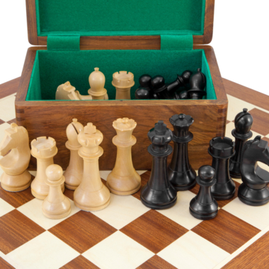Ensemble d’échecs Championnat du Monde avec horloge et coffret en bois