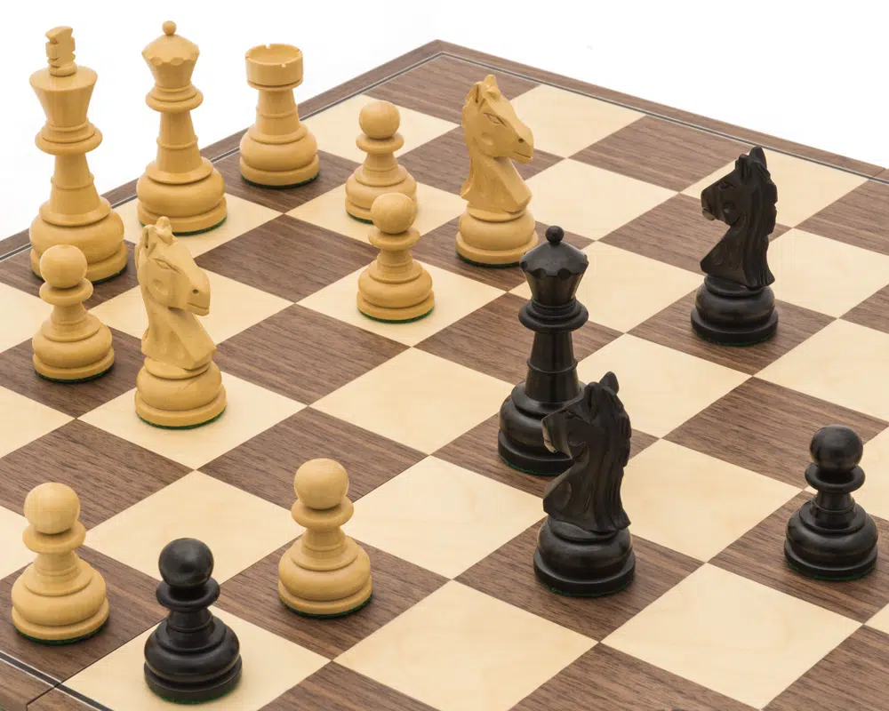 Ensemble d’échecs Emerald avec échiquier pliant