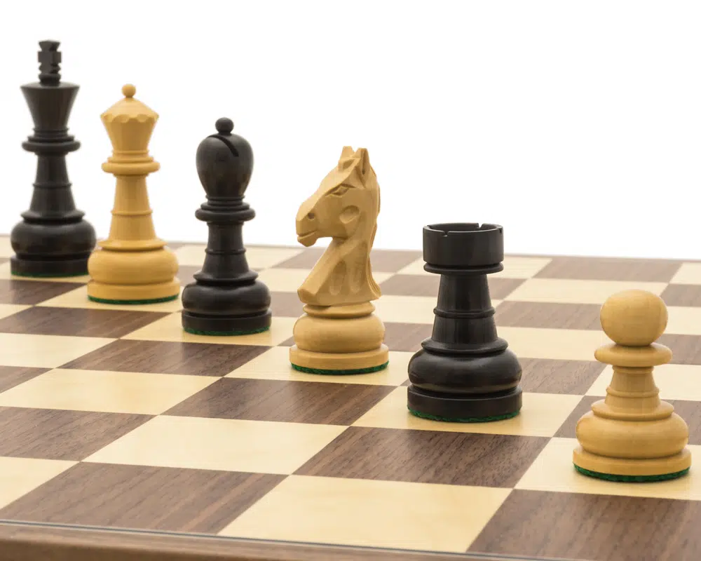 Ensemble d’échecs Emerald avec échiquier pliant