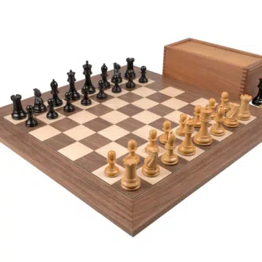 Schachspiel Staunton 1890 komplett mit Box und Schachbrett aus Nussbaum und Ahorn