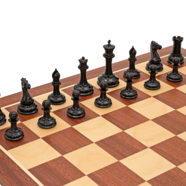 Jeu d’Échecs de Luxe Londres 1850 en Ébène et Buis avec Échiquier en Acajou et Bouleau