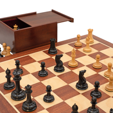 Ensemble d’échecs de luxe Londres 1850 – Édition Limitée en Ébène et Acajou avec Coffret et Pendule