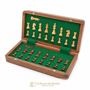 Innenansicht der Box mit magnetischen Schachfiguren aus Holz - Le Palais des Echecs