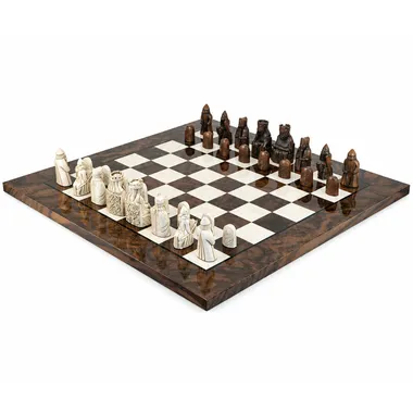 Isle of Lewis Schachspiel aus Holz mit geschnitzten Figuren, Ansicht von oben - Le Palais Des Echecs