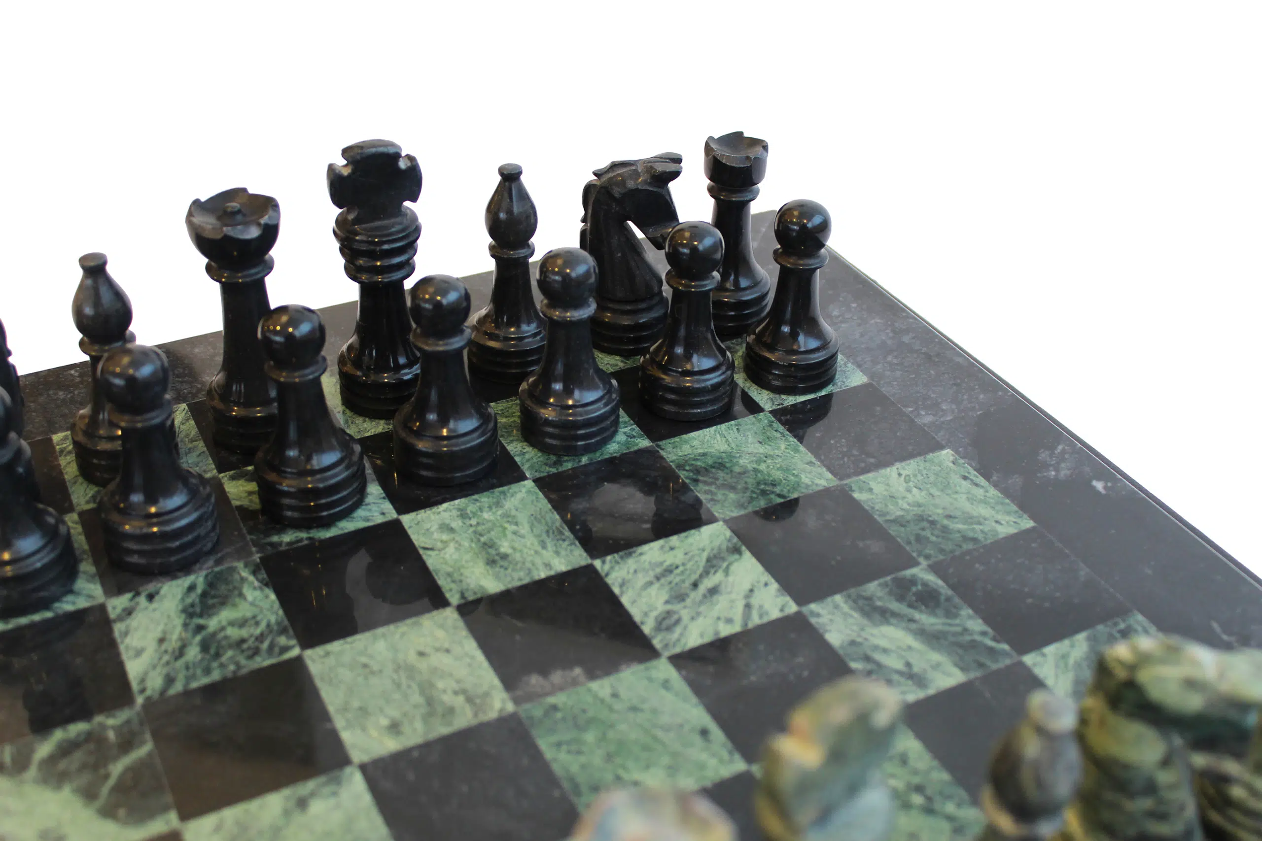 Jeu d’échecs en marbre noir et vert de 30 cm avec coffret
