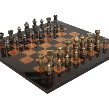 Vue d'ensemble du jeu d'échecs moderne en laiton massif sur échiquier brillant érable et bruyère 51cm