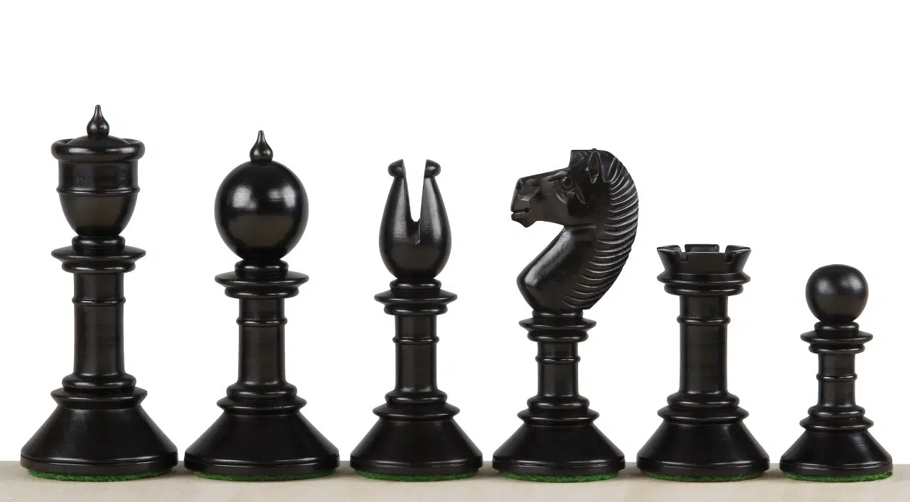 Pièces d'échecs Staunton 10,5 cm en bois noir, vue détaillée sur le style élégant